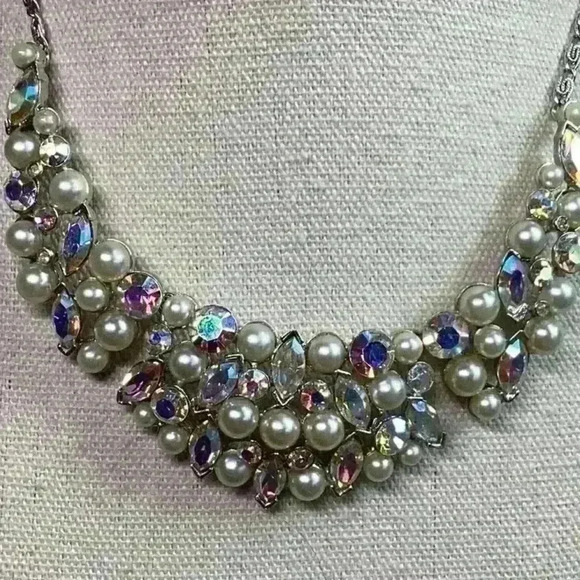 AB Glass and Pearl Vintage Necklace - Picture 2 of 3